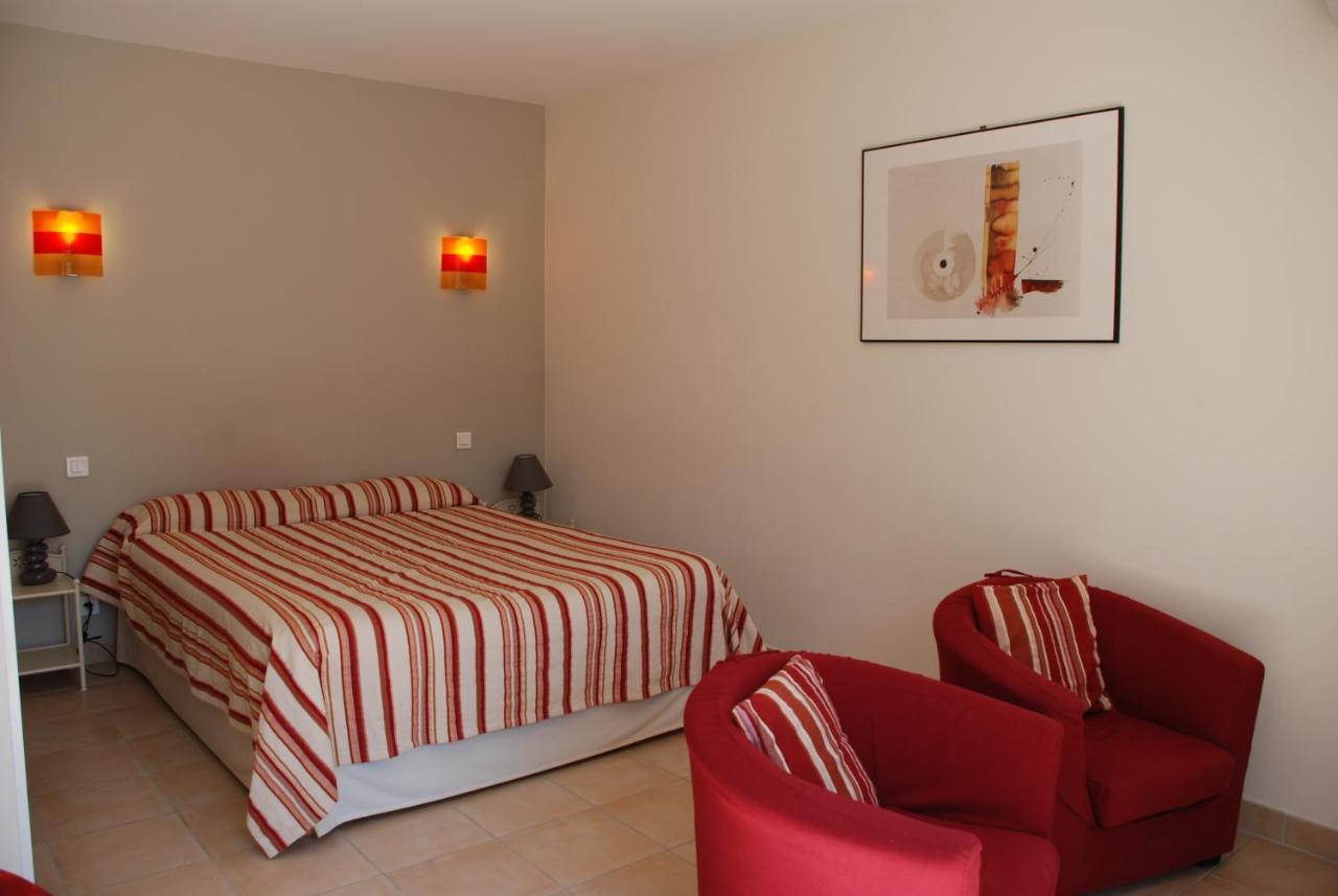 Pujaut Au Bon Penequet B&B 외부 사진